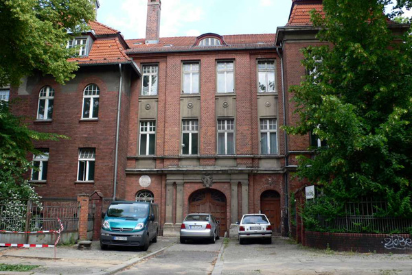 Verwaltungsgebäude ehemaliges Krankenhaus Pankow  Vorderansicht