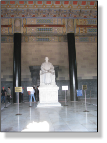 Im Mausoleum, Dr. Sun Ya-tsen